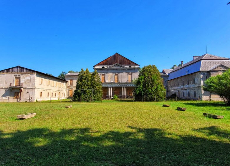 Hunyady-kastély, Hungary
